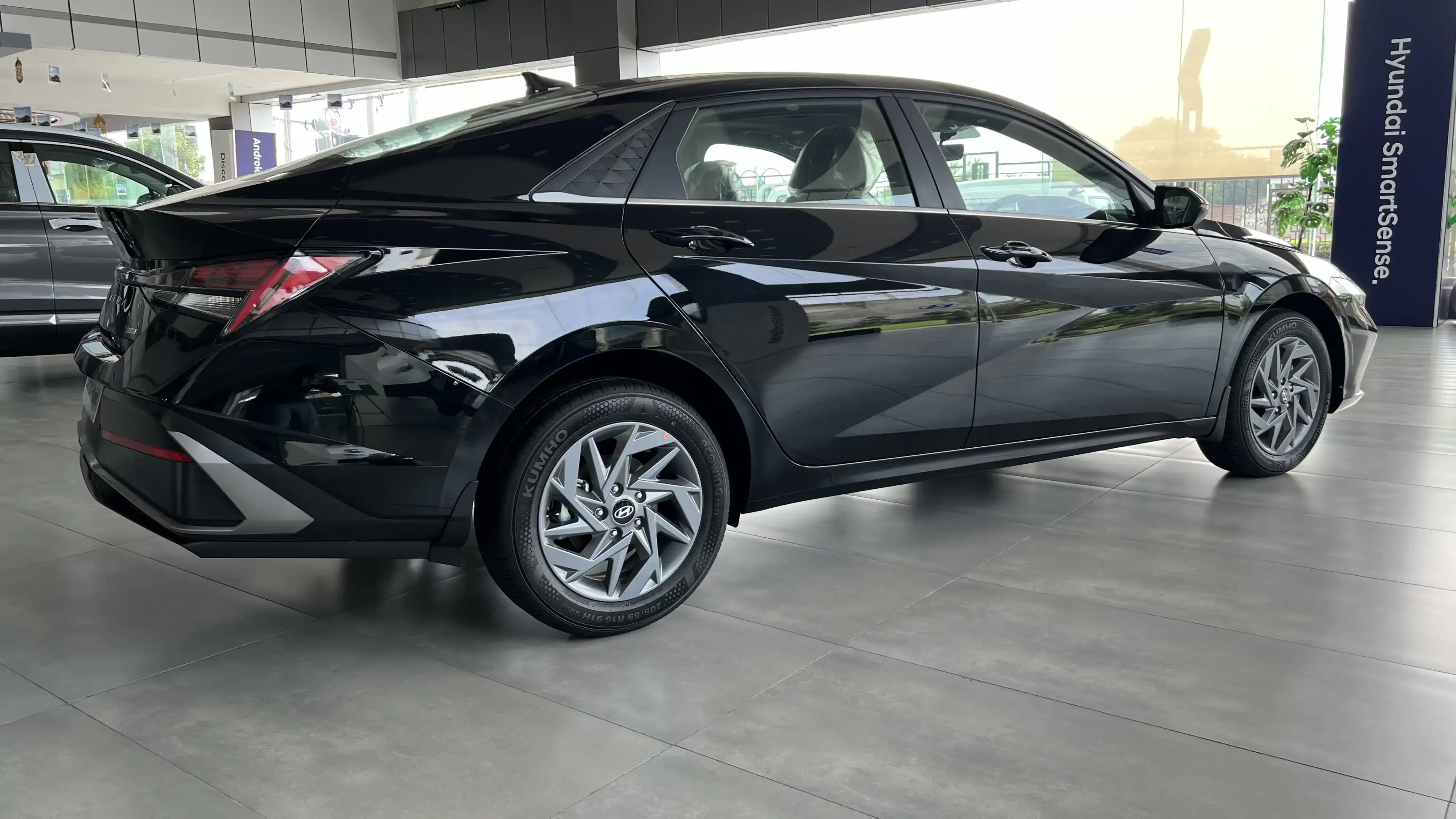 hyundai elantra exterior side profile