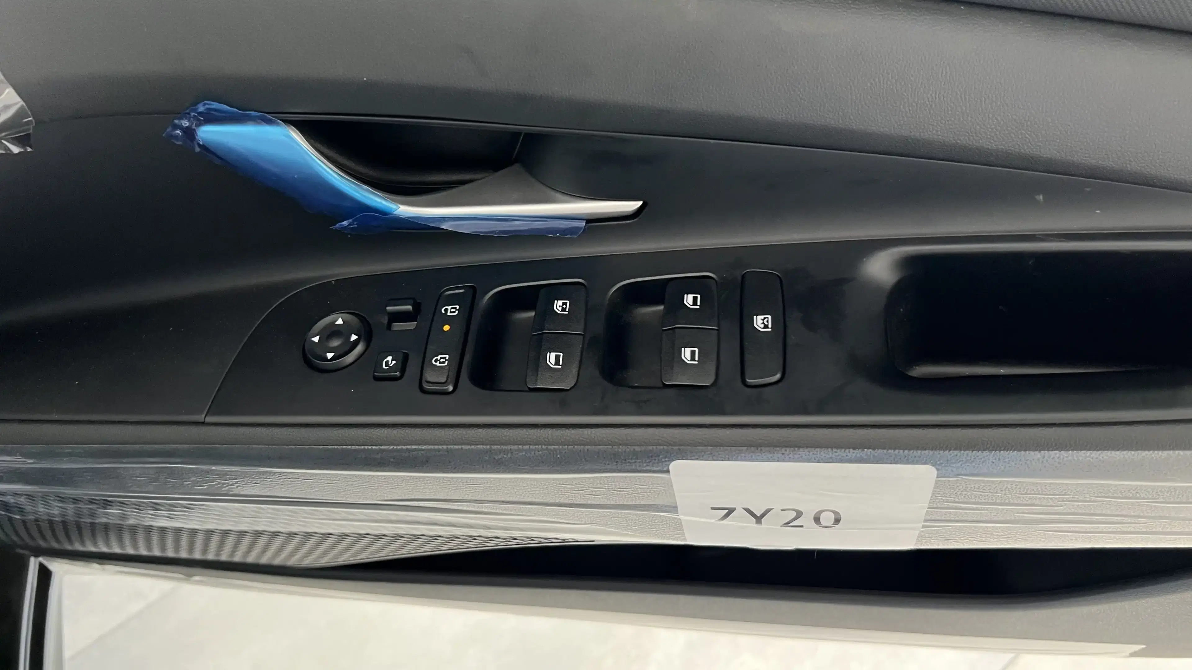 hyundai elantra interior driver door 2
