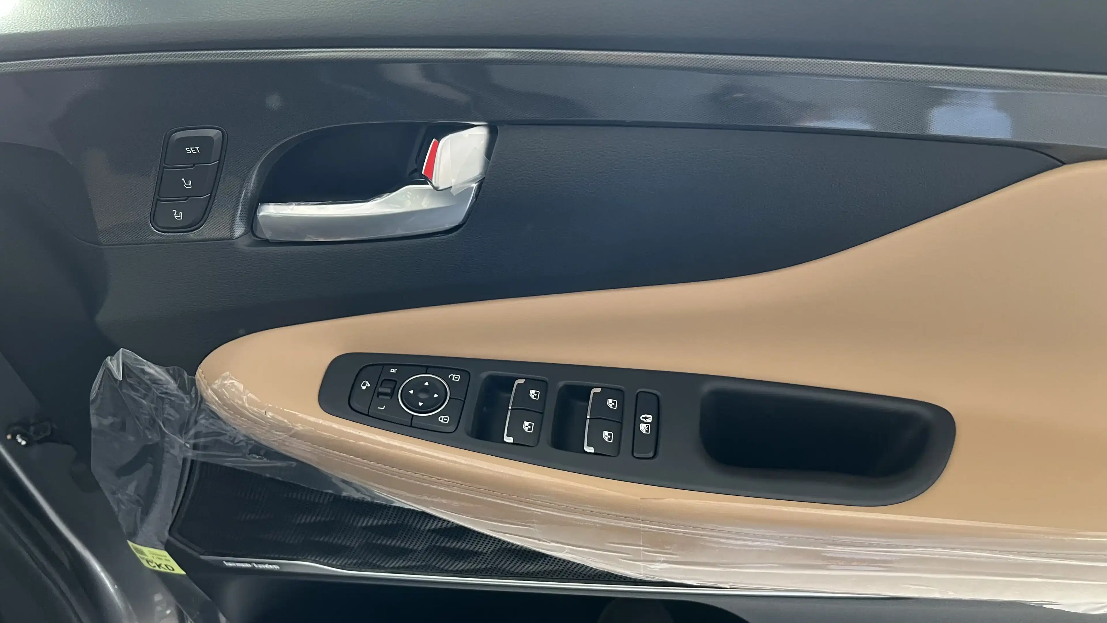 hyundai santafe interior driver door 2