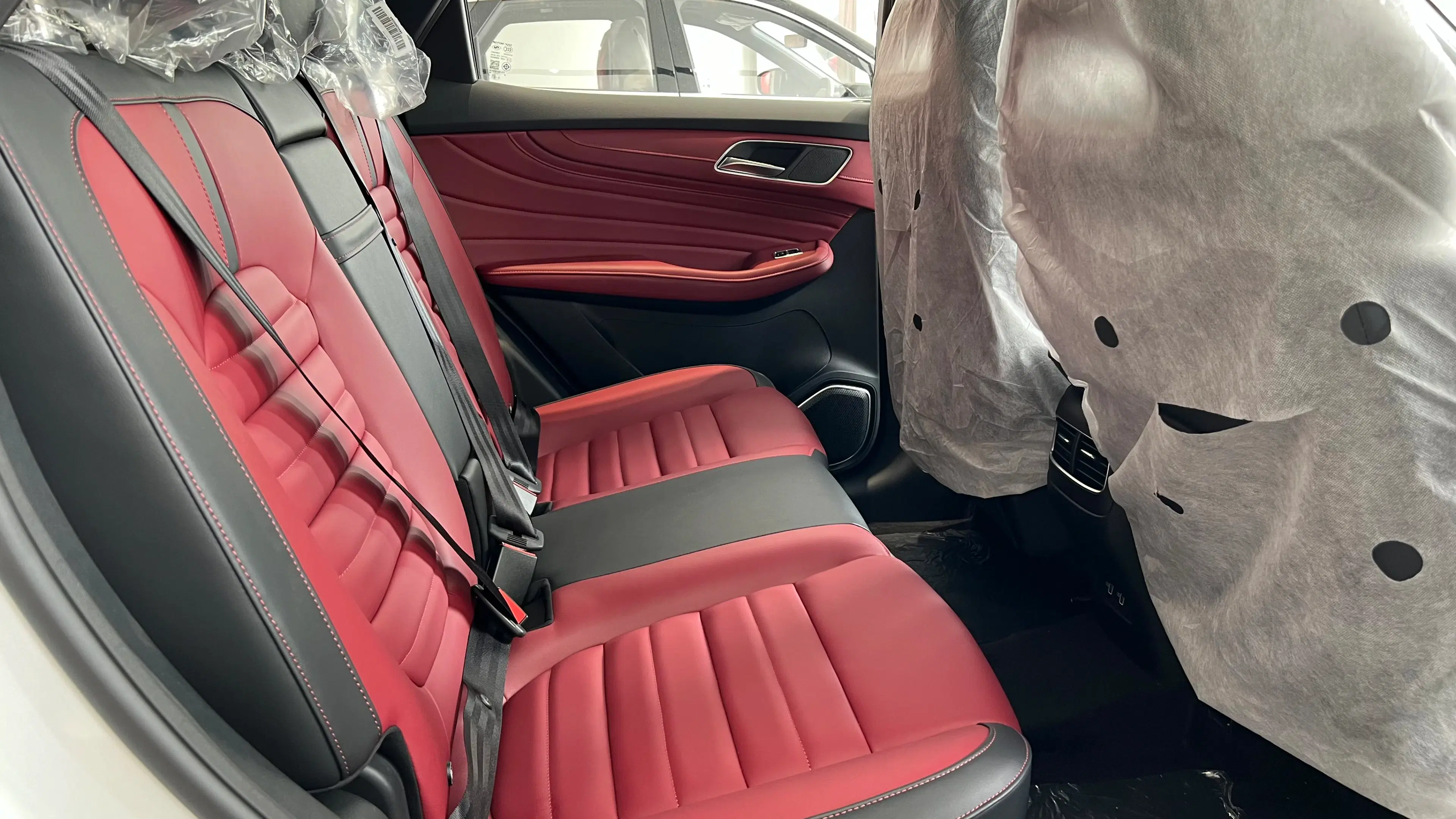 mg hs back seats