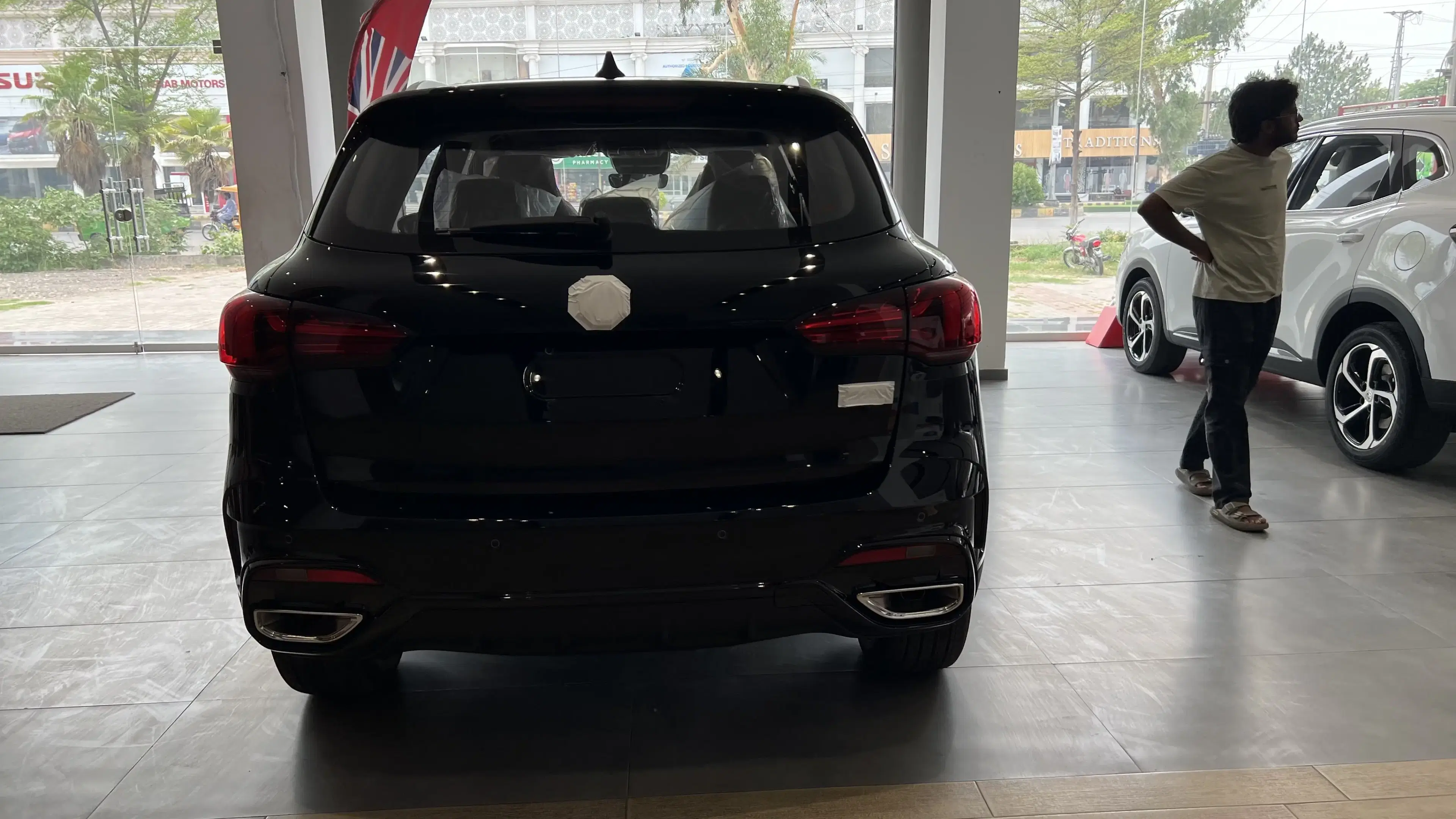 mg hs phev rear view