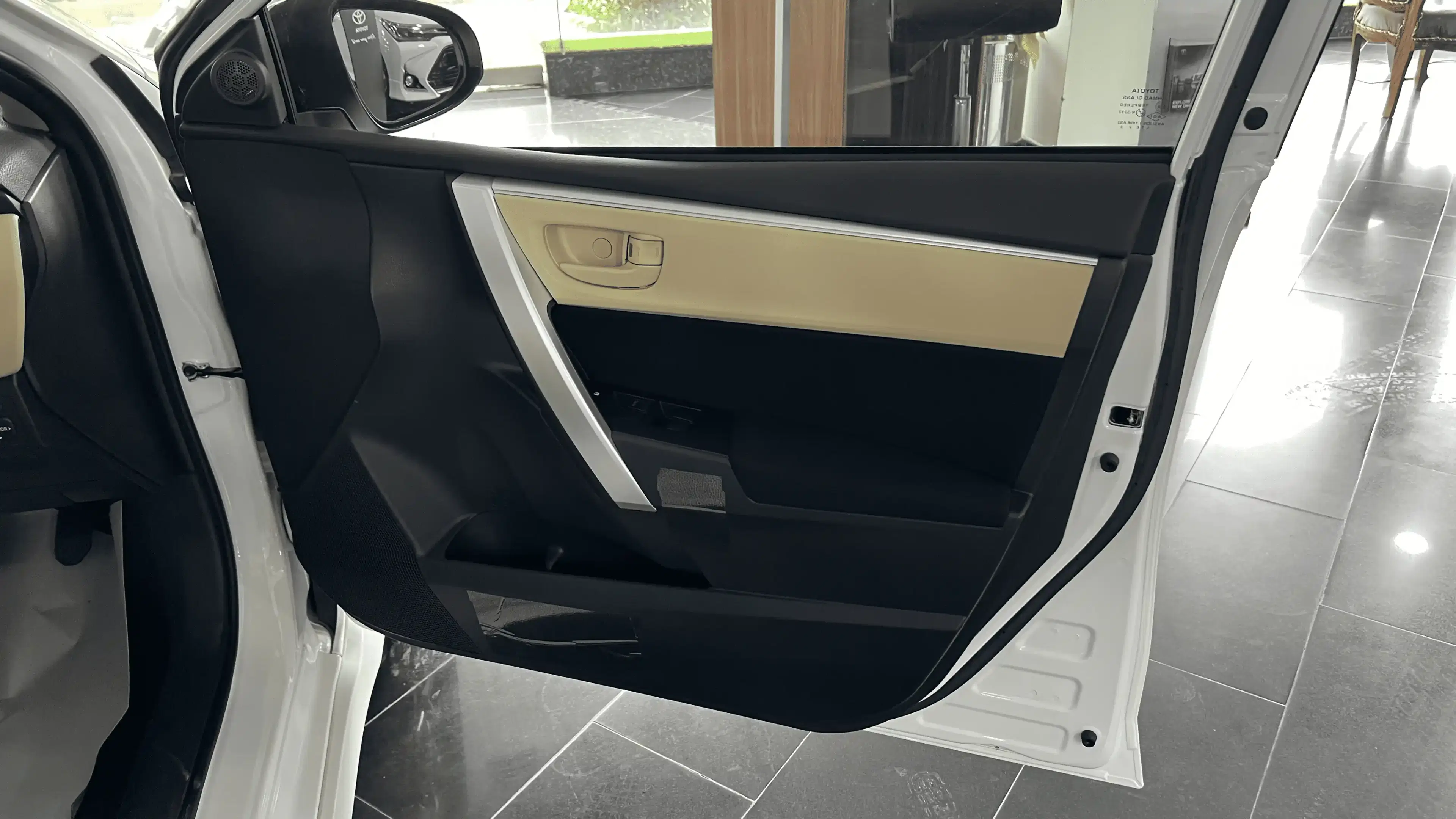 toyota corolla driver door