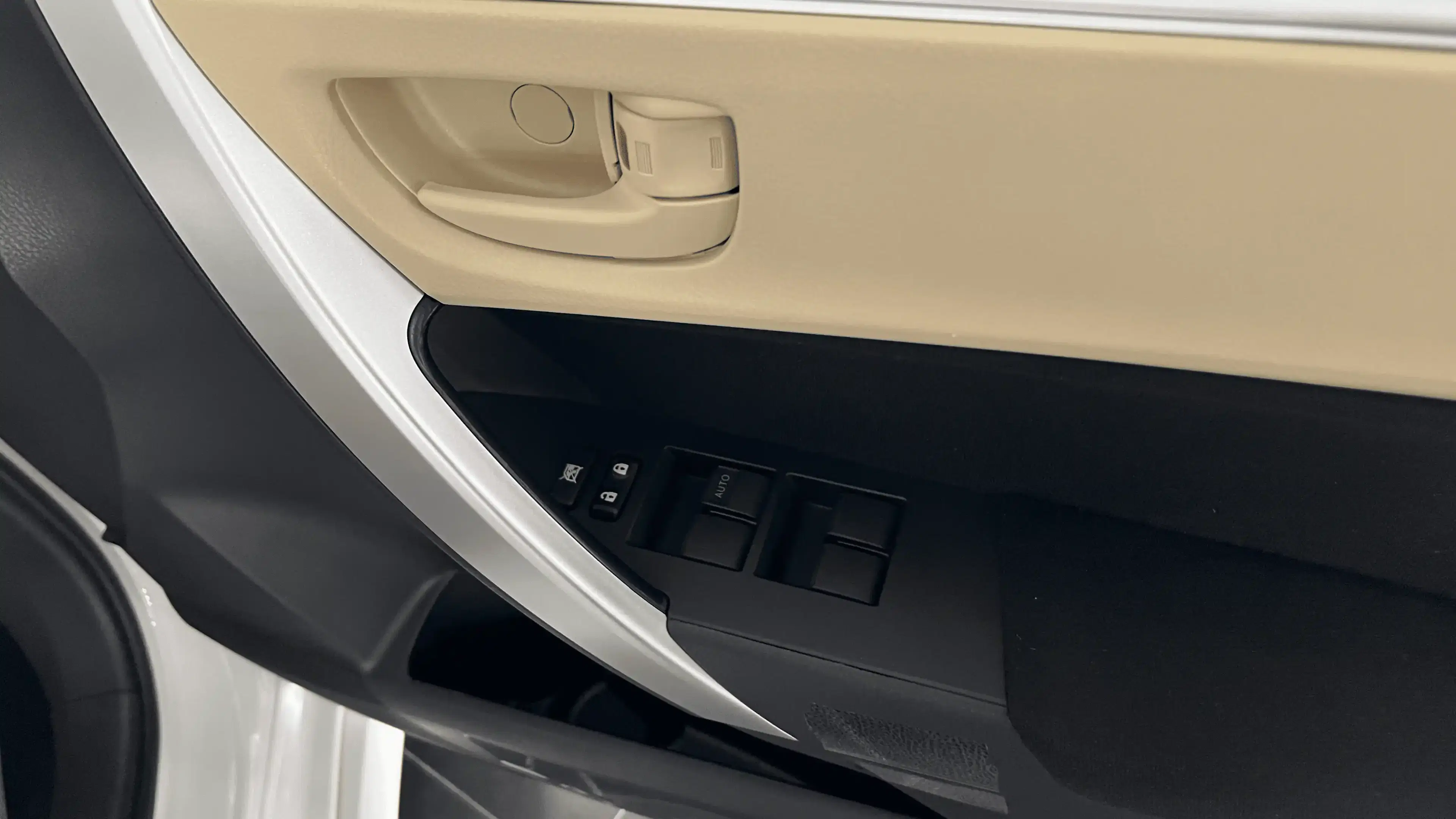 toyota corolla driver door 2